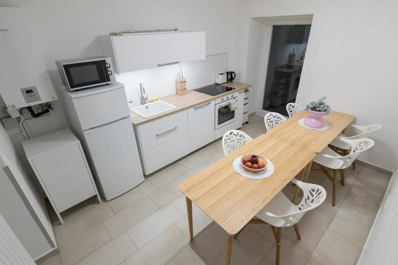 Yeshello Belvedere Apartment Vienna